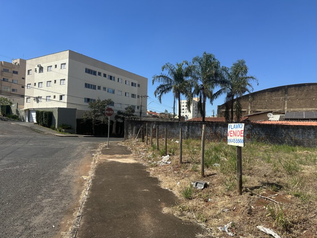 terrenos Av Araguari, beira rio